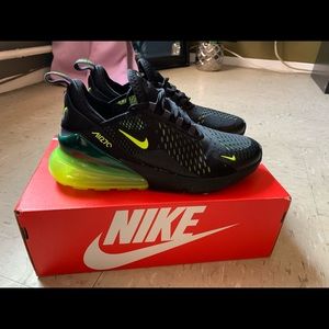 Nike Air Max 270 Size 7y (WOMEN'S 9)